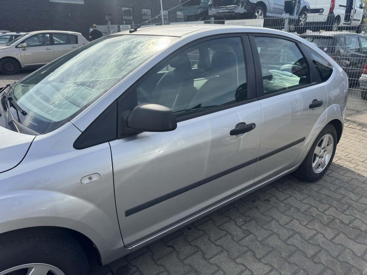 Ford Focus 2 original T&uuml;r vorn links Polar Silber 5-T&uuml;rer Rohbau Bj.2005